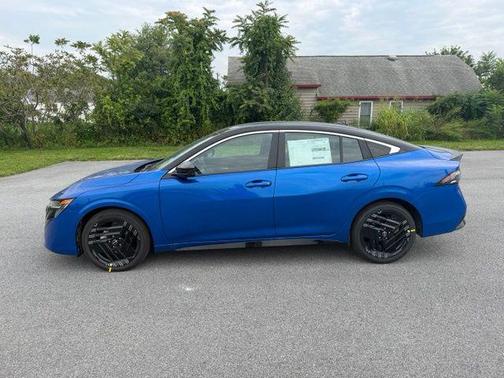 Bluestone Pearl/Super Black 2027 Nissan Sentra SR