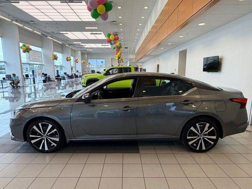 Gun Metallic 2022 Nissan Altima SR Intelligent AWD