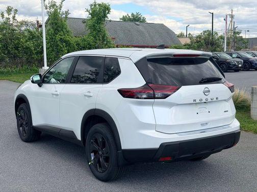 Everest White Pearl Tricoat 2026 Nissan Rogue SV