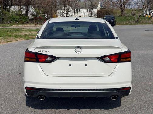 Pearl White Tricoat 2026 Nissan Altima 2.5 SV