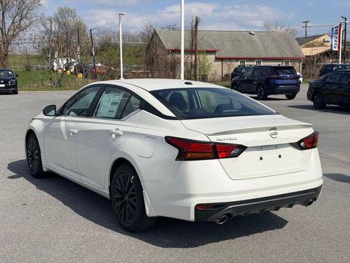 Pearl White Tricoat 2026 Nissan Altima 2.5 SV