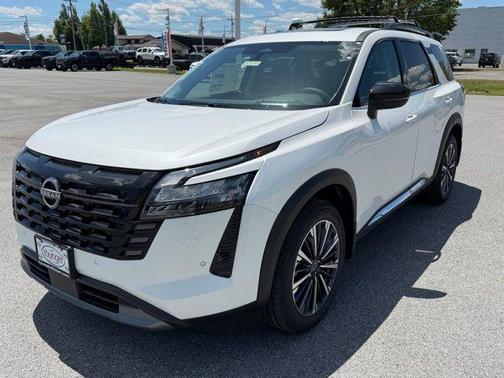 Everest White Pearl Tricoat 2026 Nissan Pathfinder Platinum