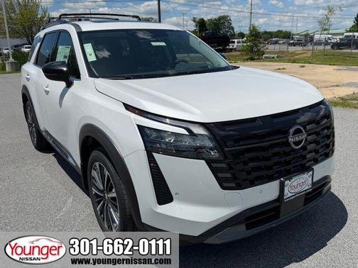 Everest White Pearl Tricoat 2026 Nissan Pathfinder Platinum