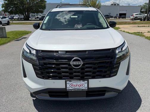 Everest White Pearl Tricoat 2026 Nissan Pathfinder Platinum