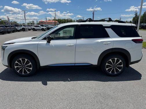 Everest White Pearl Tricoat 2026 Nissan Pathfinder Platinum