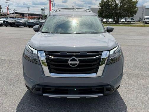 Boulder Gray Pearl 2025 Nissan Pathfinder Platinum 4WD