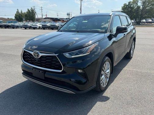 Midnight Black Metallic 2024 Toyota Highlander Platinum