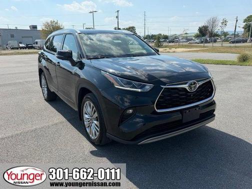 Midnight Black Metallic 2024 Toyota Highlander Platinum