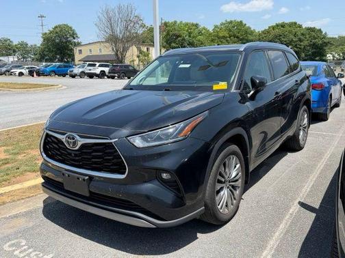 Midnight Black Metallic 2024 Toyota Highlander Platinum