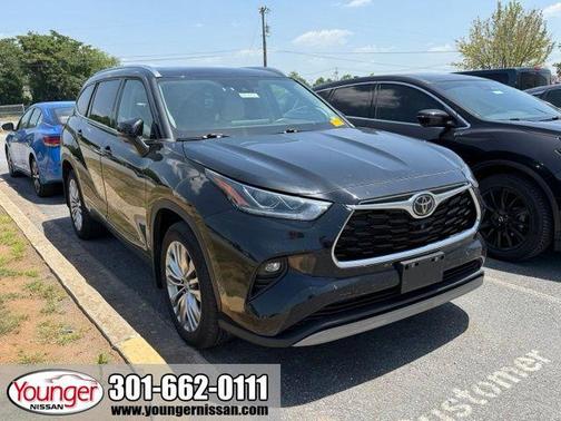 Midnight Black Metallic 2024 Toyota Highlander Platinum