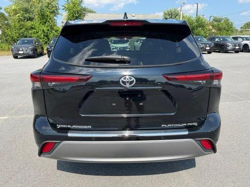 Midnight Black Metallic 2024 Toyota Highlander Platinum