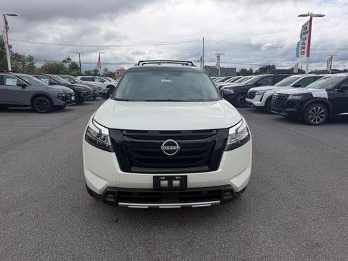 Pearl White Tricoat/Super Black 2024 Nissan Pathfinder Platinum 4WD
