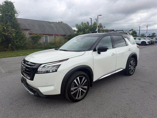 Pearl White Tricoat/Super Black 2024 Nissan Pathfinder Platinum 4WD