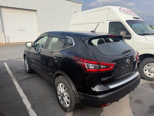 Magnetic Black Pearl 2022 Nissan Rogue Sport S