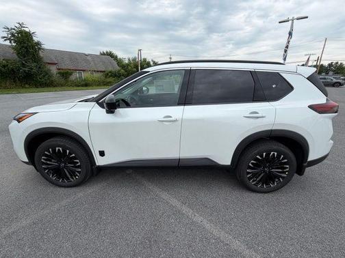 Everest White Pearl Tricoat 2026 Nissan Rogue Dark Armor