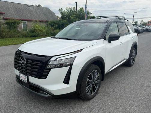 Everest White Pearl Tricoat/Super Black 2026 Nissan Pathfinder Platinum