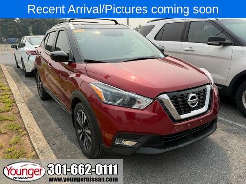 Cayenne Red/Super Black 2019 Nissan Kicks SR