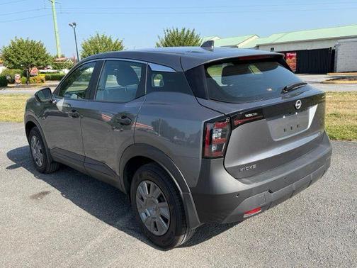 Gun Metallic 2025 Nissan Kicks S