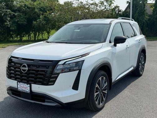 Everest White Pearl Tricoat 2026 Nissan Pathfinder Platinum