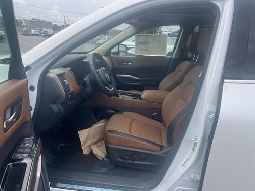 2025 Nissan Pathfinder Platinum 4WD