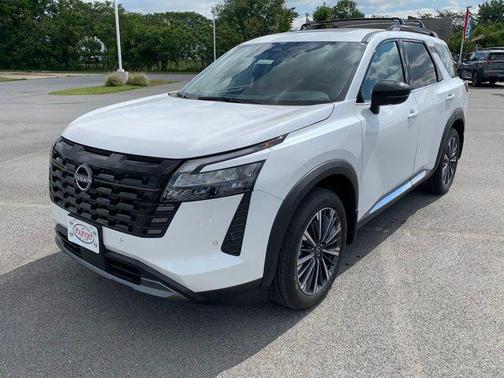 Everest White Pearl Tricoat 2026 Nissan Pathfinder Platinum