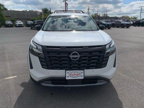 Everest White Pearl Tricoat 2026 Nissan Pathfinder Platinum