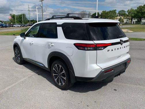 Everest White Pearl Tricoat 2026 Nissan Pathfinder Platinum