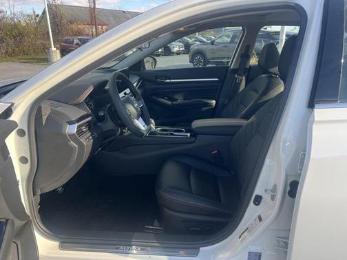 2025 Nissan Altima SR FWD