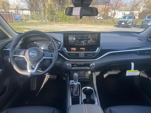 2025 Nissan Altima SR FWD