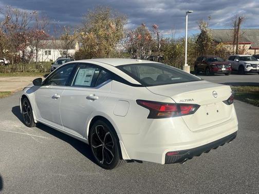 2025 Nissan Altima SR FWD