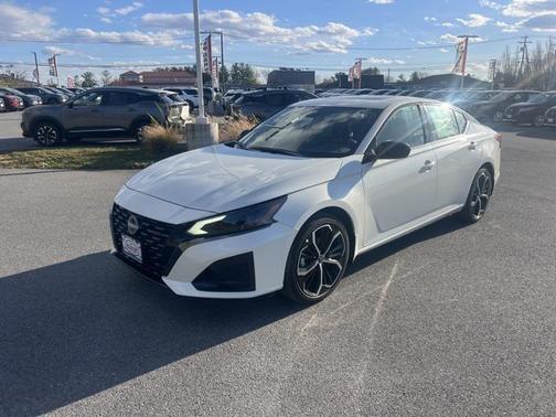 2025 Nissan Altima SR FWD