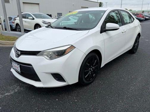Super White 2016 Toyota Corolla LE