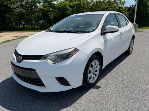 Super White 2016 Toyota Corolla LE