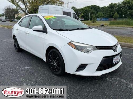 Super White 2016 Toyota Corolla LE