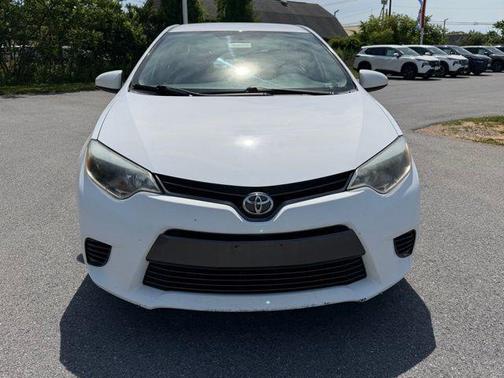 Super White 2016 Toyota Corolla LE