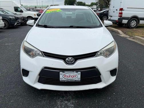 Super White 2016 Toyota Corolla LE