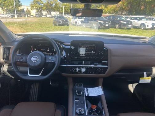 2025 Nissan Pathfinder Platinum 4WD