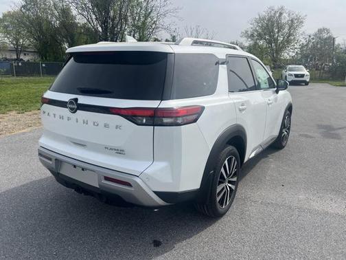 2025 Nissan Pathfinder Platinum 4WD