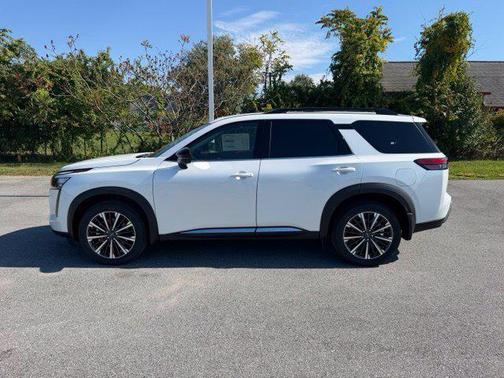 Everest White Pearl Tricoat 2026 Nissan Pathfinder Platinum