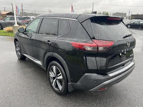 Super Black 2022 Nissan Rogue SL