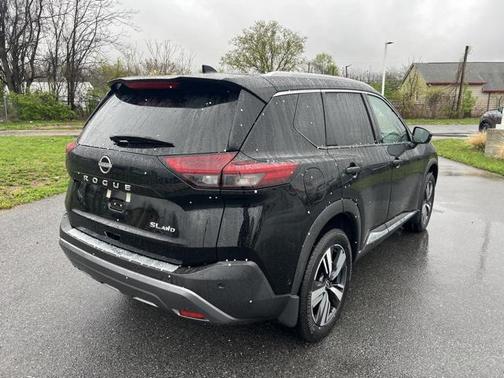 Super Black 2022 Nissan Rogue SL