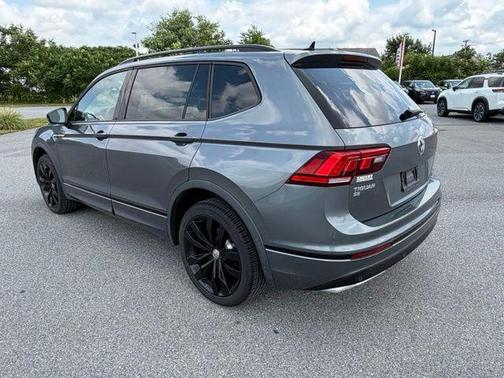 Platinum Gray Metallic 2021 Volkswagen Tiguan 2.0T SE R-Line Black 4MOTION