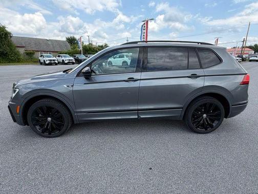 Platinum Gray Metallic 2021 Volkswagen Tiguan 2.0T SE R-Line Black 4MOTION