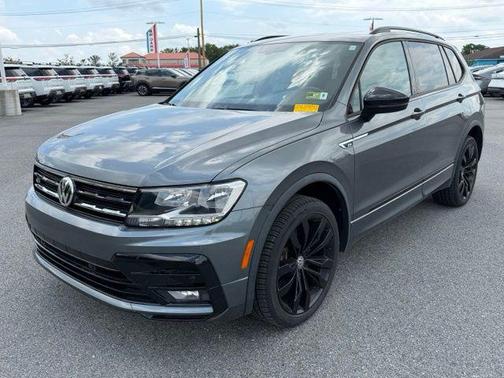 Platinum Gray Metallic 2021 Volkswagen Tiguan 2.0T SE R-Line Black 4MOTION