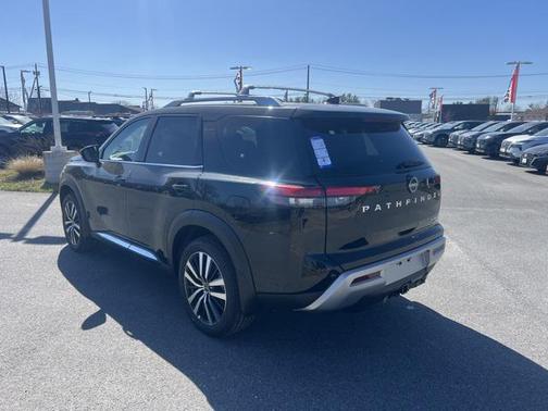 2025 Nissan Pathfinder Platinum 4WD