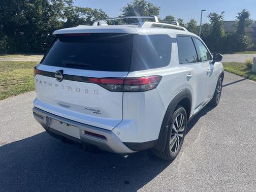 2025 Nissan Pathfinder Platinum 4WD
