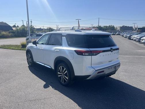 2025 Nissan Pathfinder Platinum 4WD