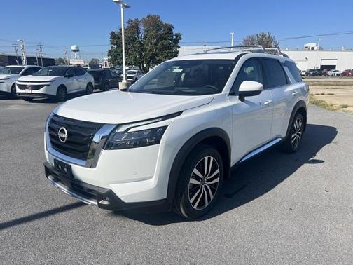 2025 Nissan Pathfinder Platinum 4WD