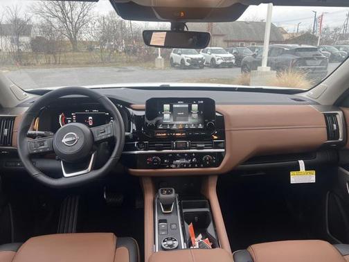 2025 Nissan Pathfinder Platinum 4WD