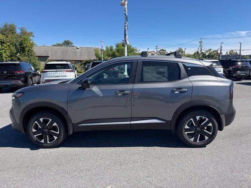 Gun Metallic 2027 Nissan Kicks SV